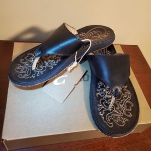 OluKai Paniolo Lipi black thong sandals women's size 8